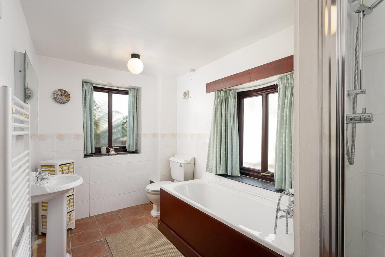 The Snug At Cornish Barn Holidays ทรูโร ภายนอก รูปภาพ