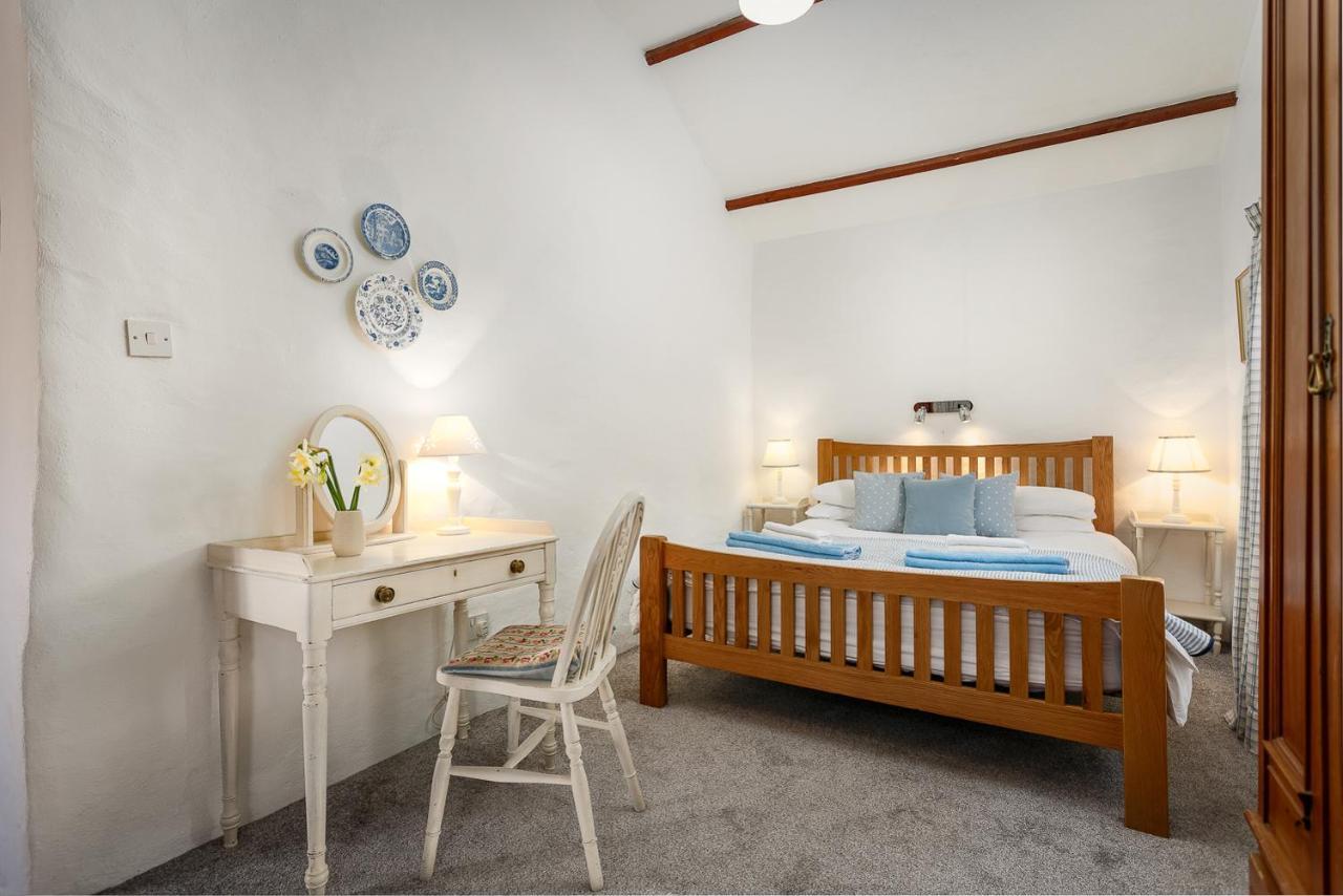 The Snug At Cornish Barn Holidays ทรูโร ภายนอก รูปภาพ