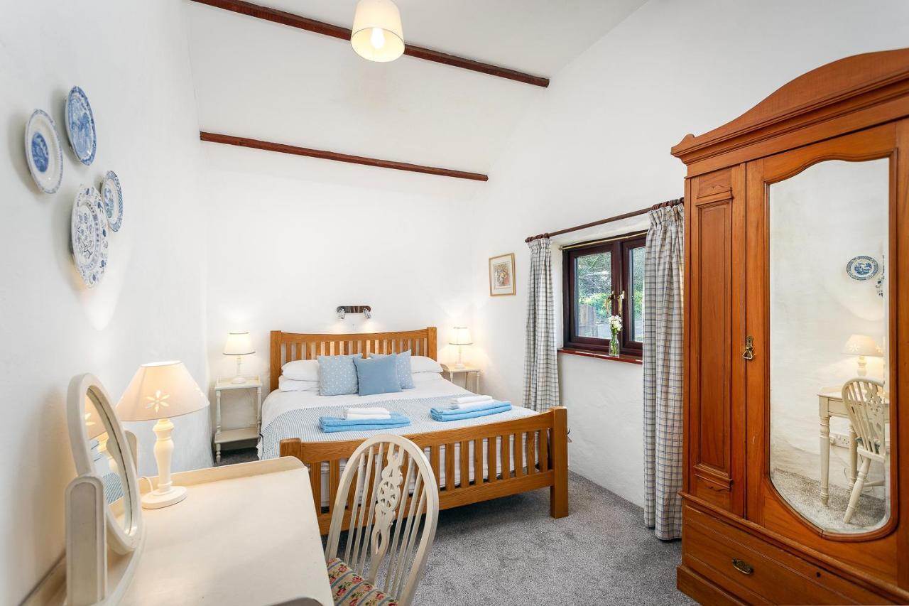 The Snug At Cornish Barn Holidays ทรูโร ภายนอก รูปภาพ