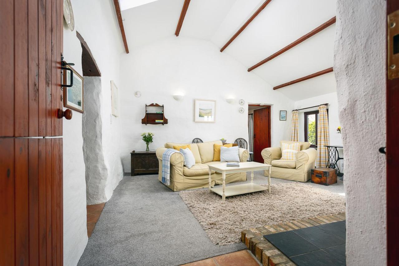 The Snug At Cornish Barn Holidays ทรูโร ภายนอก รูปภาพ