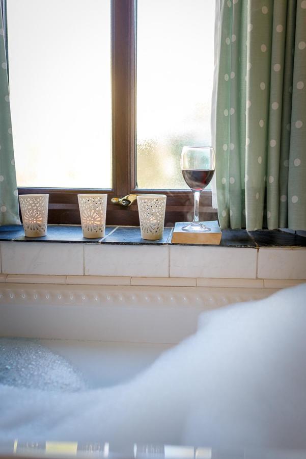 The Snug At Cornish Barn Holidays ทรูโร ภายนอก รูปภาพ