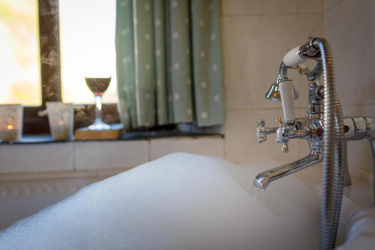 The Snug At Cornish Barn Holidays ทรูโร ภายนอก รูปภาพ