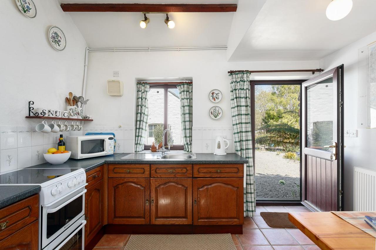The Snug At Cornish Barn Holidays ทรูโร ภายนอก รูปภาพ