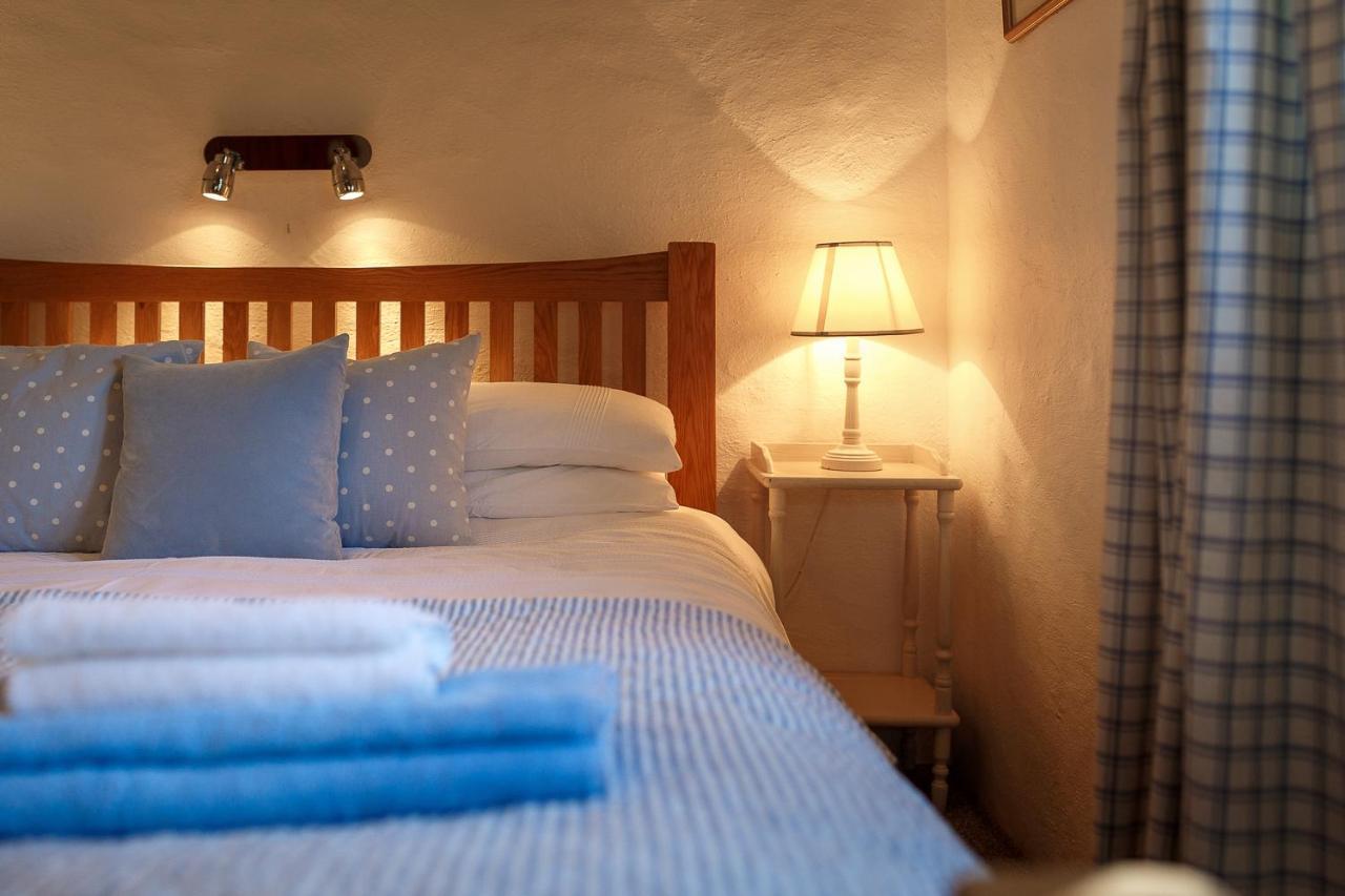 The Snug At Cornish Barn Holidays ทรูโร ภายนอก รูปภาพ
