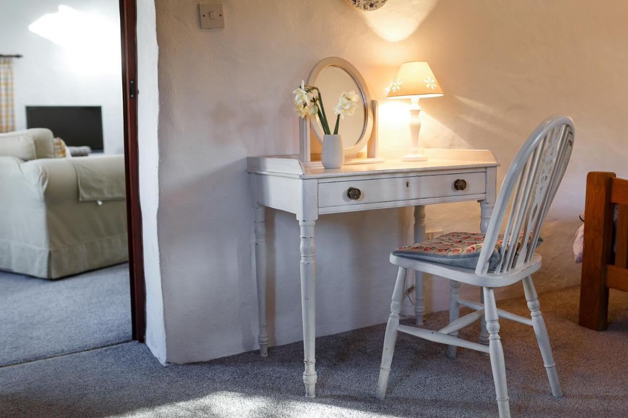 The Snug At Cornish Barn Holidays ทรูโร ภายนอก รูปภาพ