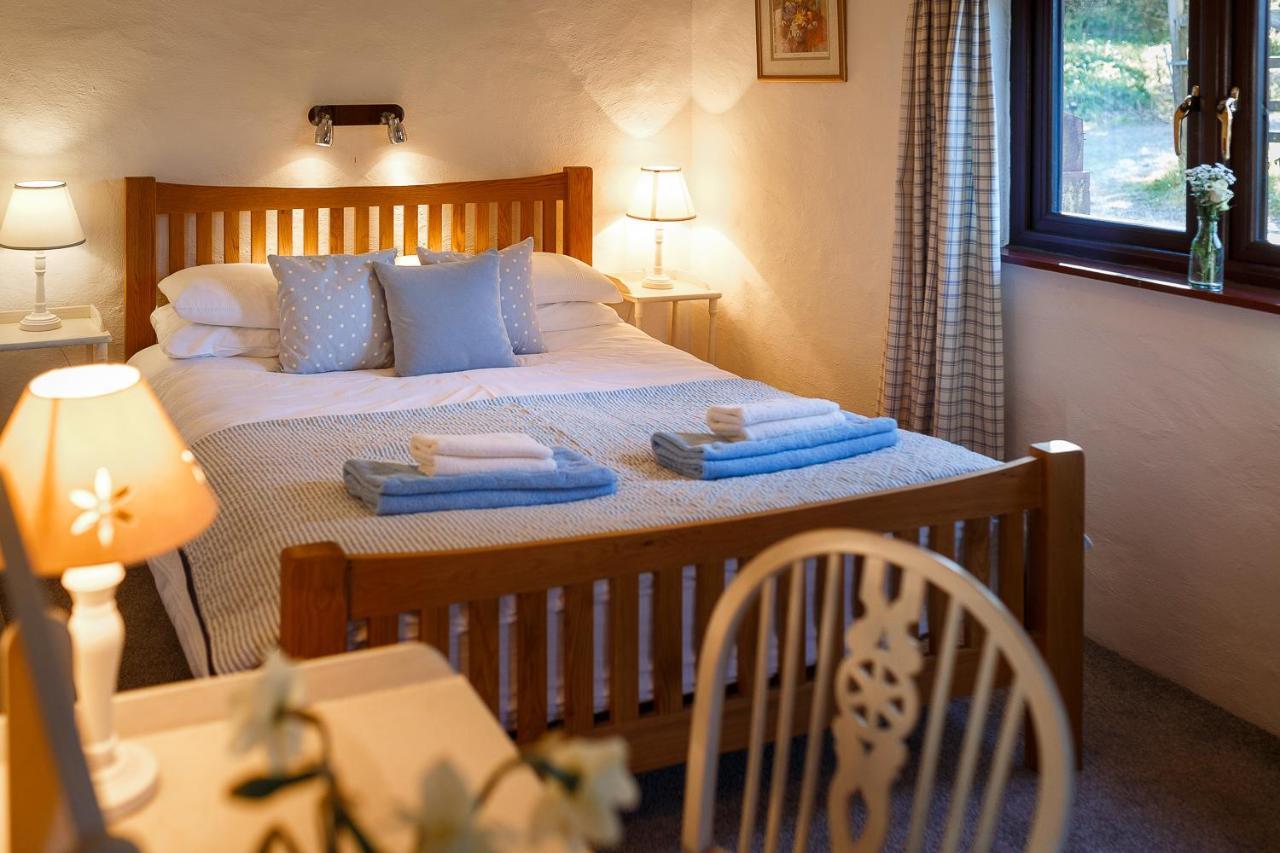 The Snug At Cornish Barn Holidays ทรูโร ภายนอก รูปภาพ