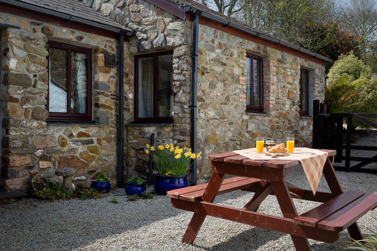 The Snug At Cornish Barn Holidays ทรูโร ภายนอก รูปภาพ